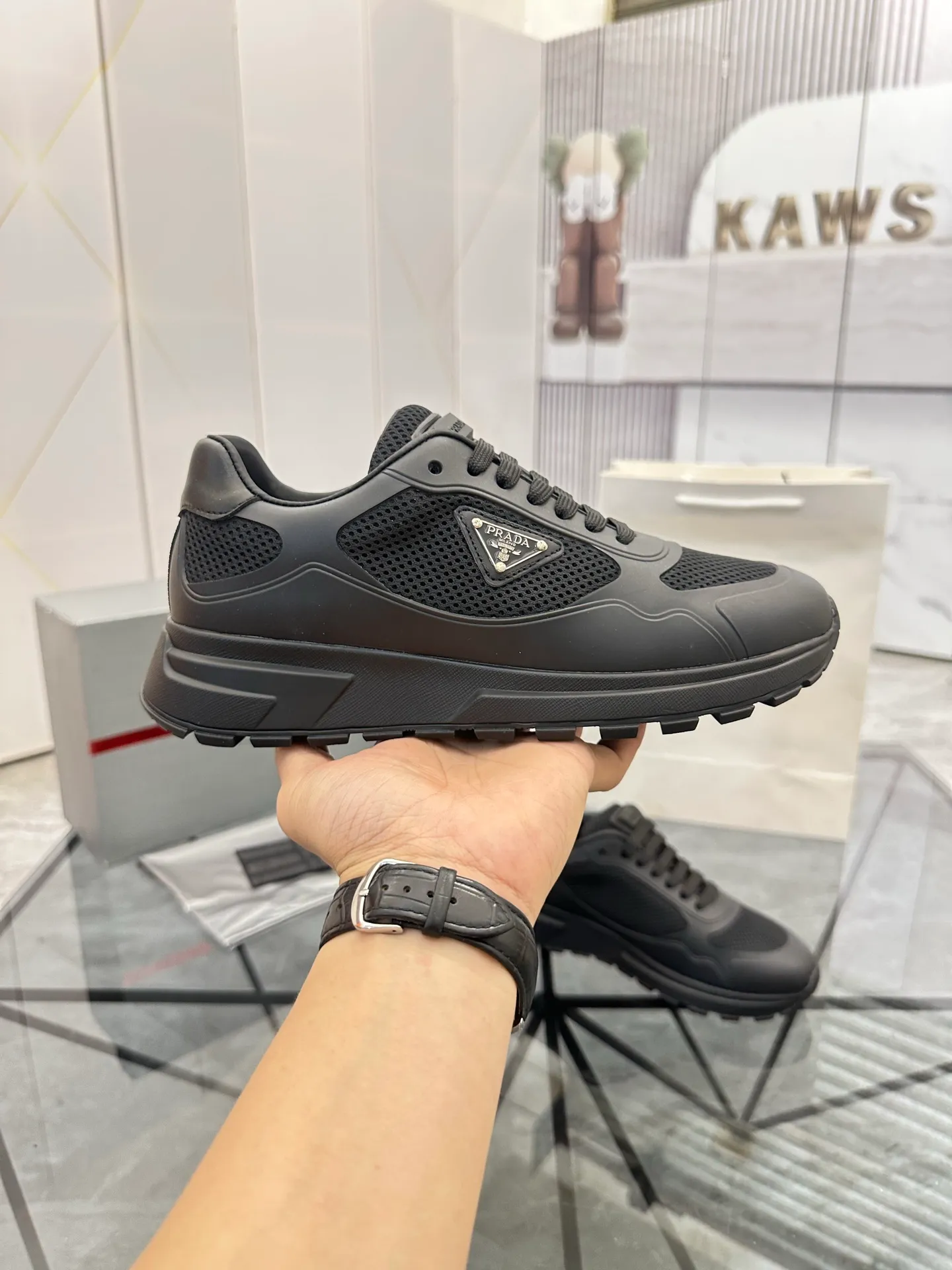 Men's shoes for sale 💰: 💰P600¥ High-end top quality Product trademark: Prada *"Prada*" low-top casual shoes Regular size: 38-45 (can be customized to 46) Product materials: Upper imported glue splicing original material, breathable lining, cowhide foot pads, original outsole. Number: 832